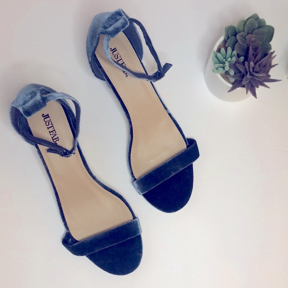 DONATED 💙 JUSTFAB - Sanoura Velvet Low Block Heel Sandal - Picture 4 of 9